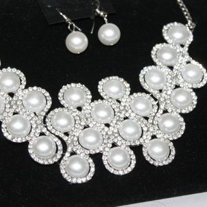 SPARKLY ELEGANT RHINESTONES NECKLACE EARRINGS SET